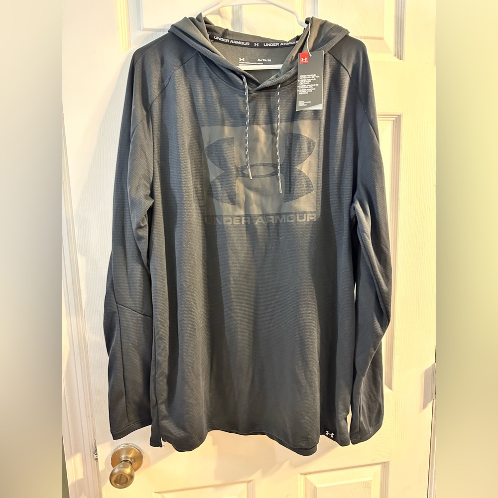 Under Armour men’s fitted lightweight pull over